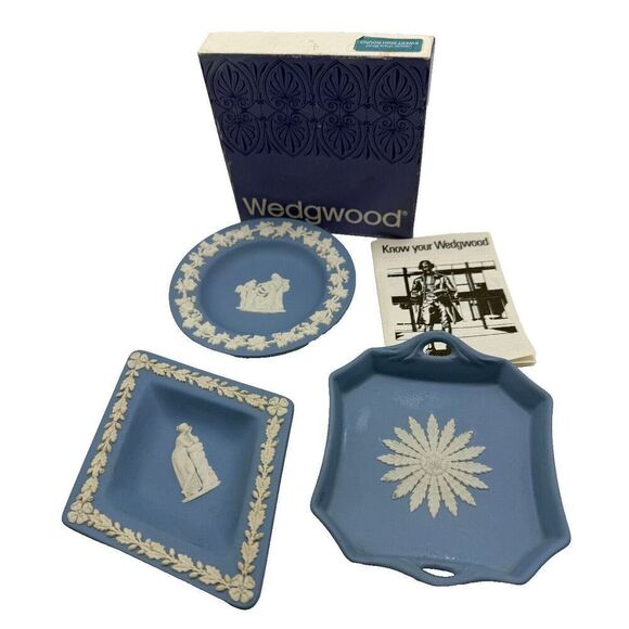 Vintage Lot of (3x) Blue Wedgewood Jasperware Trinket Bowls Card Suit‎ 1950s - Picture 1 of 11